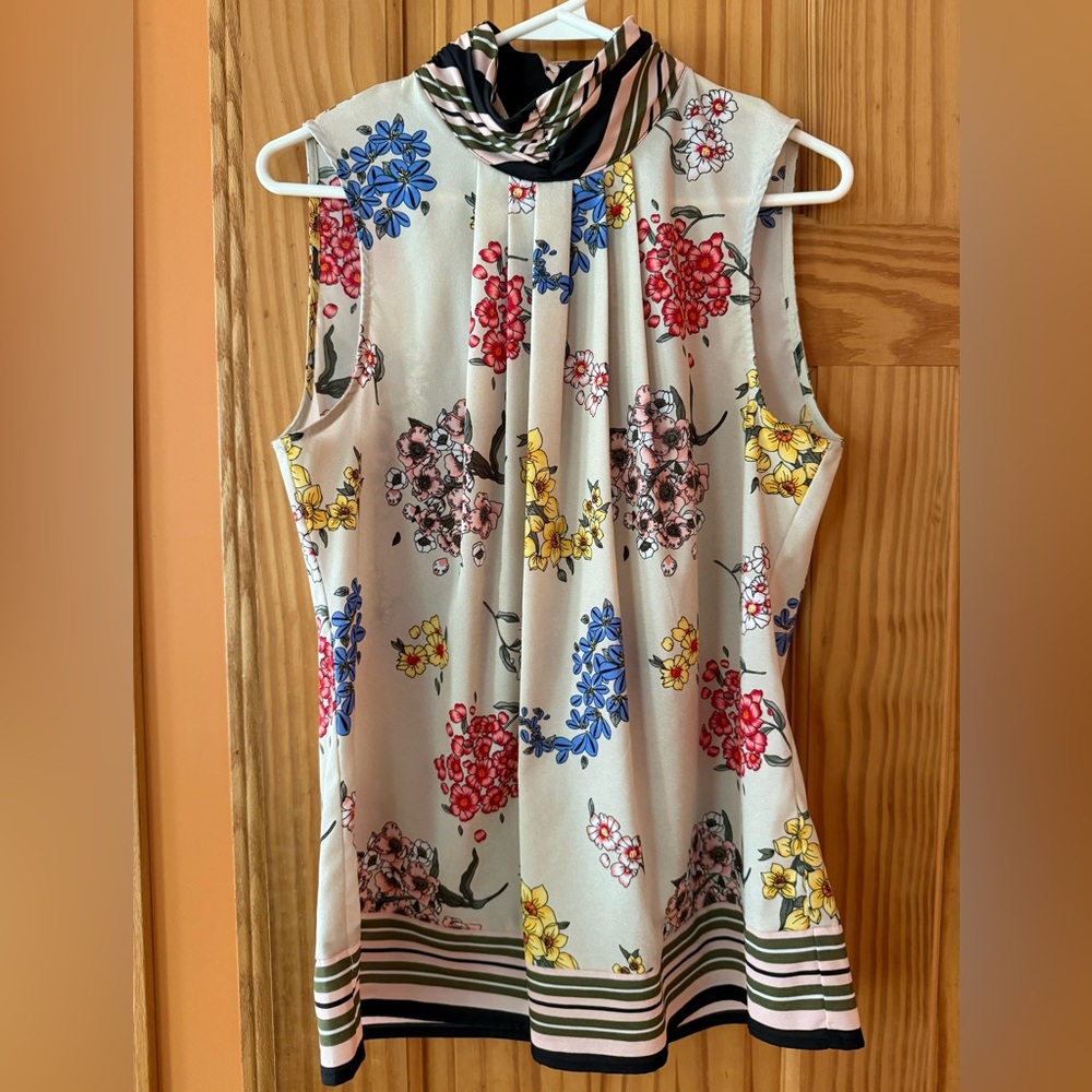 Floral Print Sleeveless Blouse with Striped Collar